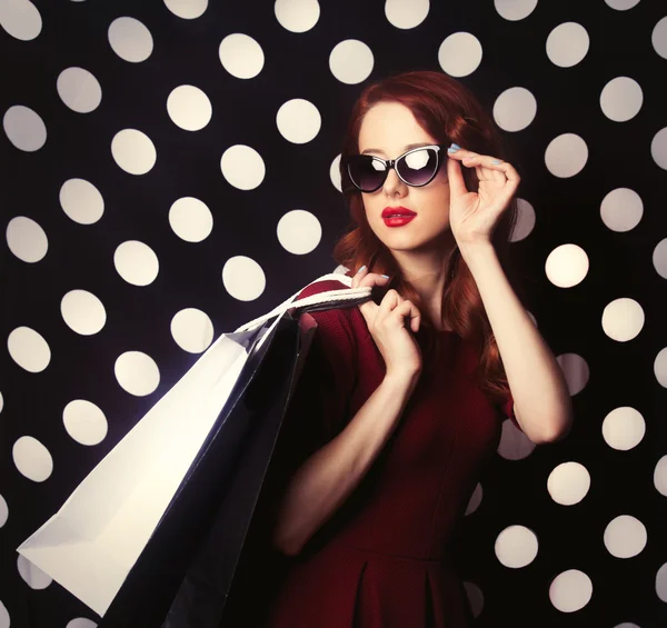 Portrait of a redhead   woman with shopping bags — Stock fotografie