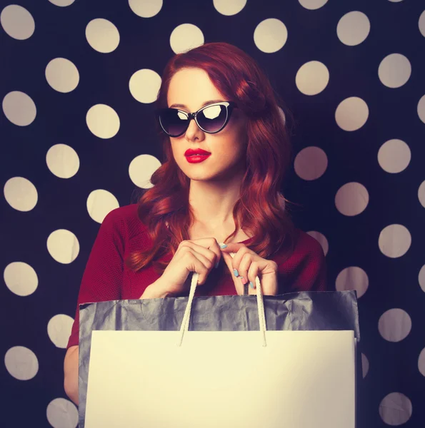 Portrait of a redhead   woman with shopping bags — Zdjęcie stockowe