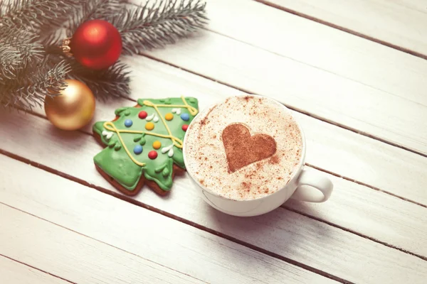 Kopje koffie en Kerstmis peperkoek — Stockfoto