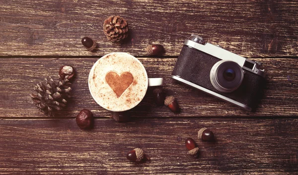 Cup of coffee on wooden background — Stock Photo, Image
