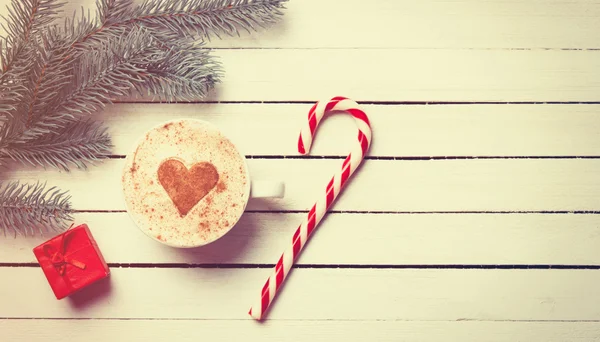 Tasse de café et cadeaux de Noël — Photo