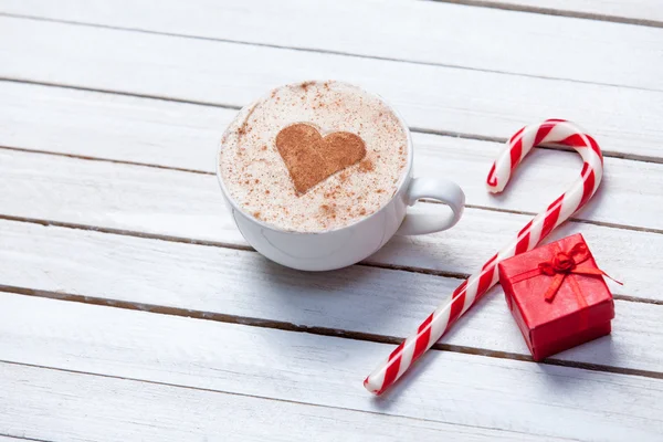 一杯のコーヒーとクリスマスのお菓子します。 — ストック写真