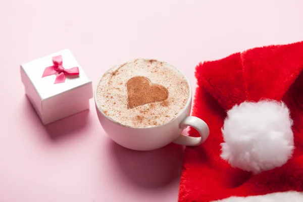 Kopje koffie met hartvorm — Stockfoto