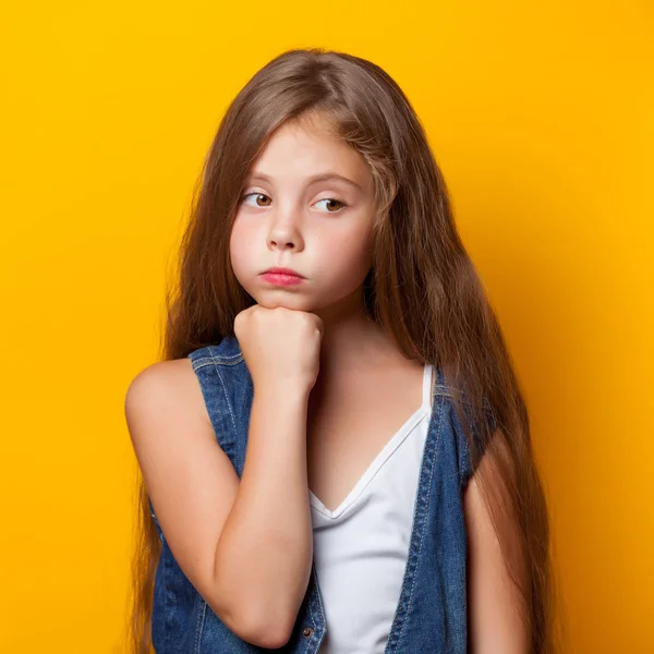 Jovem menina triste — Fotografia de Stock