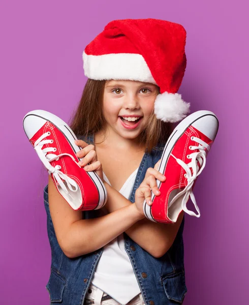 Menina em chapéu vermelho Santas com gumshoes — Fotografia de Stock