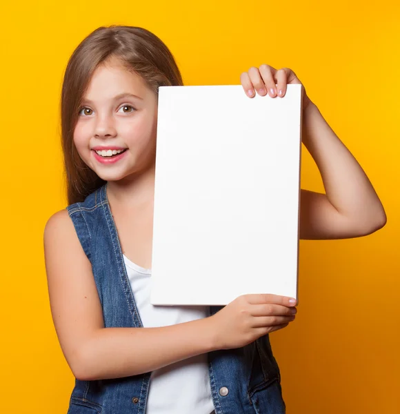 Beyaz tahta ile güzel genç kız — Stok fotoğraf