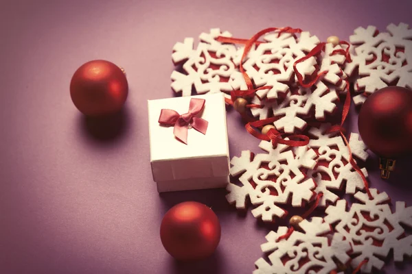 Schneeflocken Spielzeug und Geschenk — Stockfoto