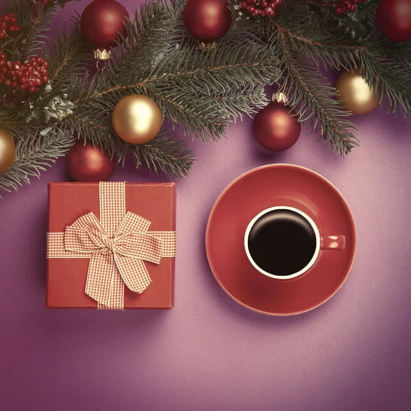 Hot coffee and pine branch with christmas toys — Stock Photo, Image