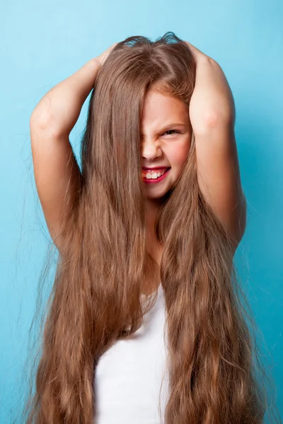 Jovem sorridente menina — Fotografia de Stock