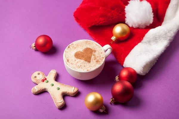 Xícara de café e chapéu Santas — Fotografia de Stock