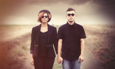 Stil genç çift kırsal