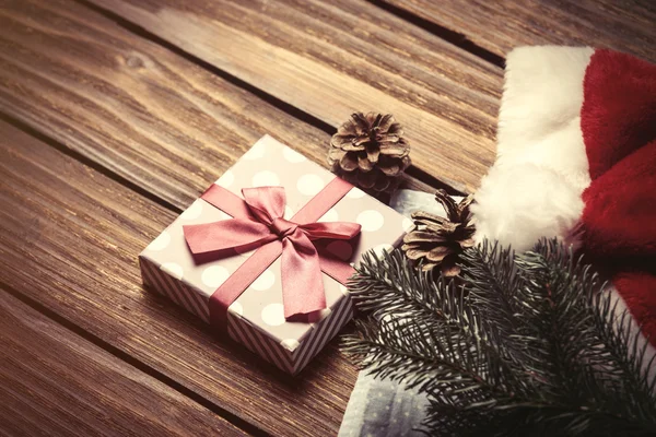 Cappello e ramo di Babbo Natale — Foto Stock