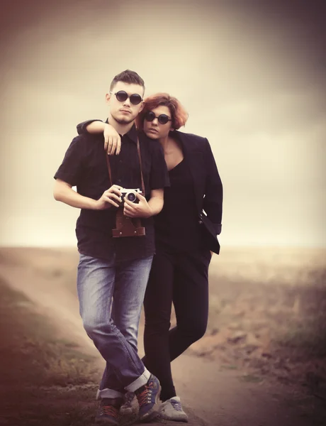 Style young couple at countryside — Stock Photo, Image