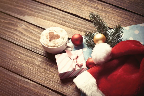 Noel kabarcıkları ile Kupası ve hediye kutusu