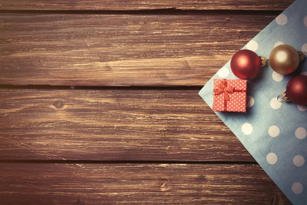 Christmas pęcherzyki i pudełko — Zdjęcie stockowe