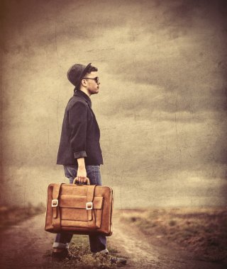 Stil genç adam çanta