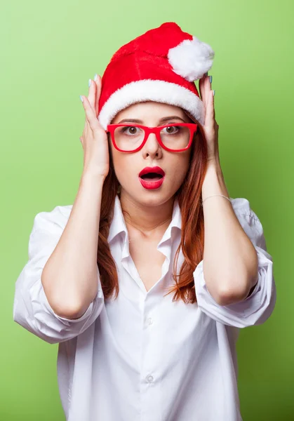 Mujer en sombrero de Navidad — Foto de Stock