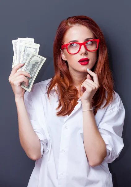 Portret van een zakenvrouw in wit overhemd met geld — Stockfoto