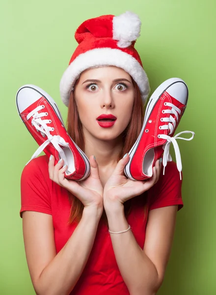 Žena v vánoční čepice s červeným polokecky — Stock fotografie