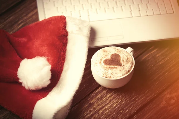 White laptop computer and Santas hat — Stock Photo, Image