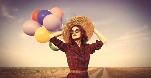 Ragazza con palloncini multicolori — Foto Stock