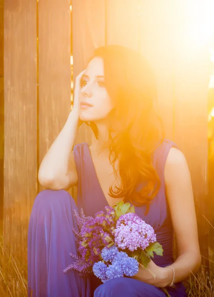 Bruid in blauwe jurk — Stockfoto