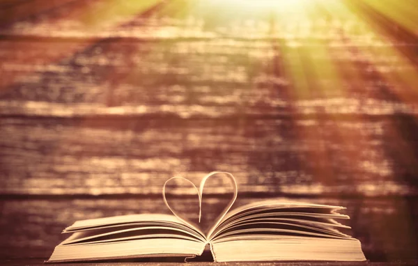 Vintage old books with heart shape — Stock Photo, Image