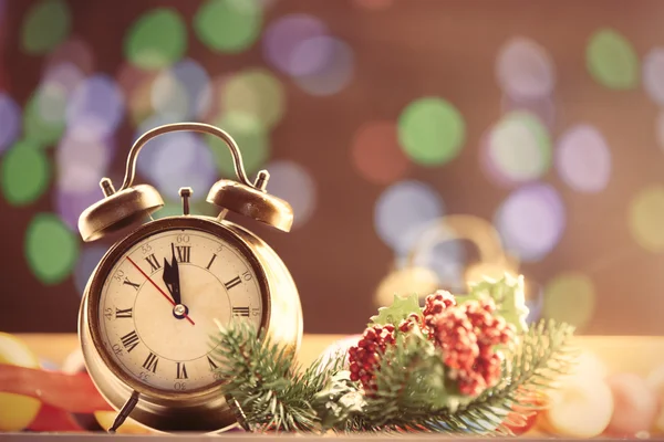 Orologio e luci di Natale — Foto Stock