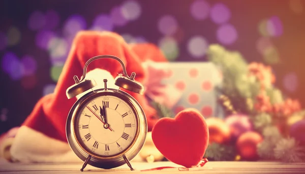Alalrm clock and heart shape toy — Stock Photo, Image