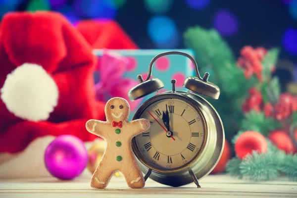 Gingnerbread and alarm clock — Stock Photo, Image