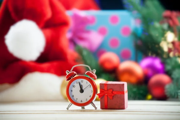 Alarm clock and red gift — Stock Photo, Image