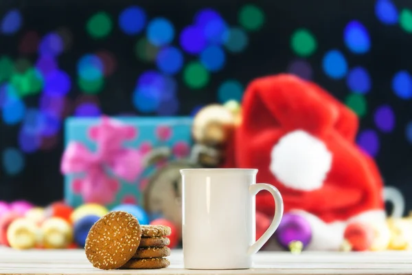 Чашка чая или кофе с печеньем — стоковое фото
