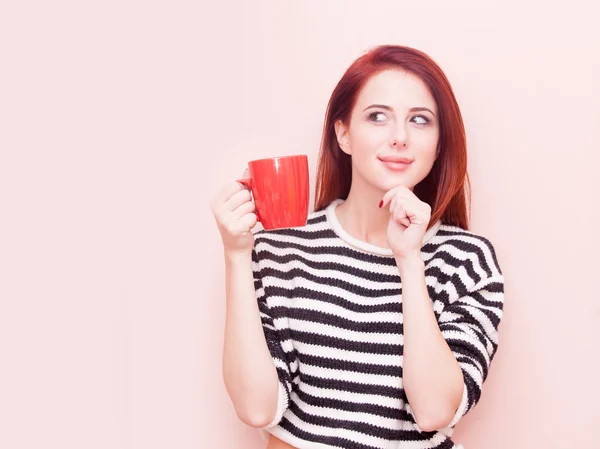 Gwoman irl with red cup — Stock Photo, Image