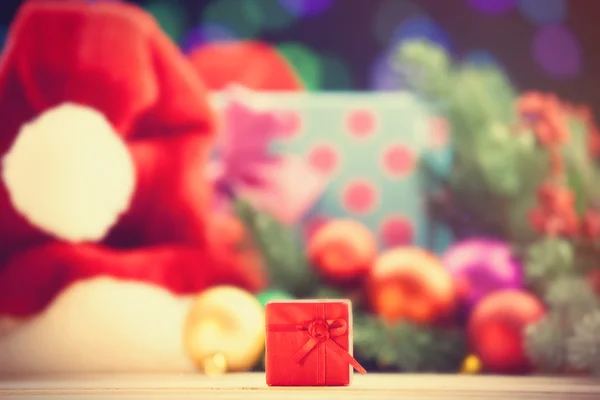 Regalo de regalo y luces de Navidad —  Fotos de Stock