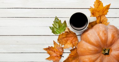 Kupası ve kabak yaprakları ile