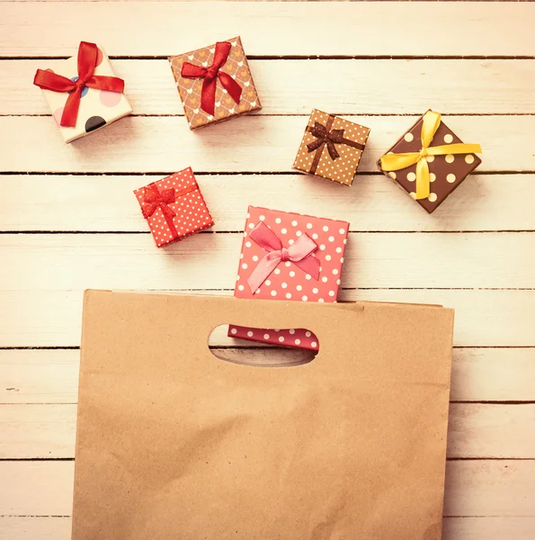 Cajas de regalo y adornos chrismtas —  Fotos de Stock