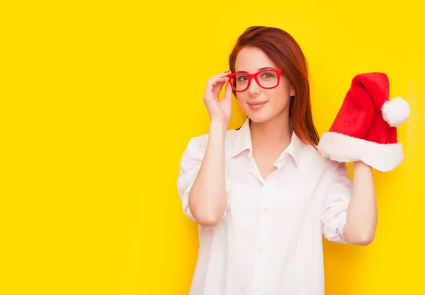 Frau mit Weihnachtsmann-Hut — Stockfoto