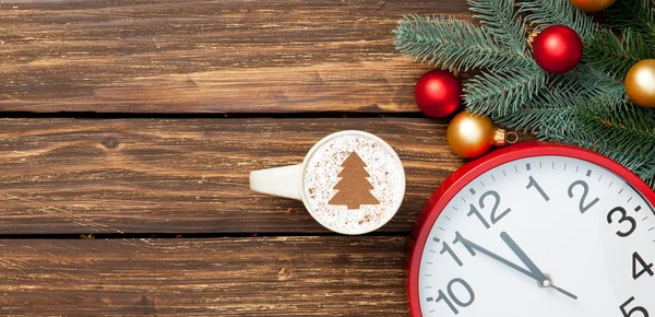 Tazza di cappuccino con orologio — Foto Stock