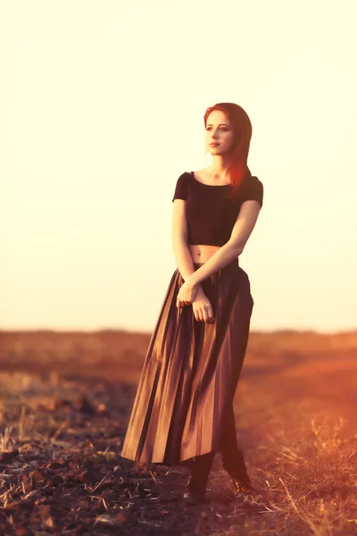 Mujer en falda hermosa i — Foto de Stock