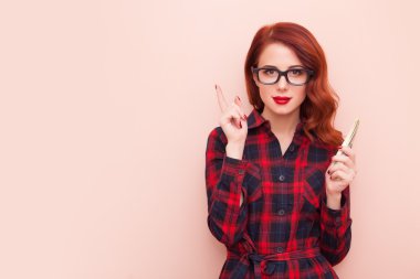 Genç bir beyaz kız portresi