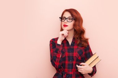 Genç bir beyaz kız portresi