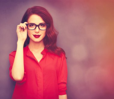 Küçük kızıl saçlı kız