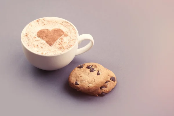 Cappuccino und Lebkuchen — Stockfoto