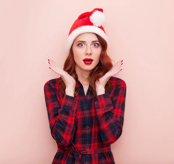 Menina em chapéu de Papai Noel — Fotografia de Stock