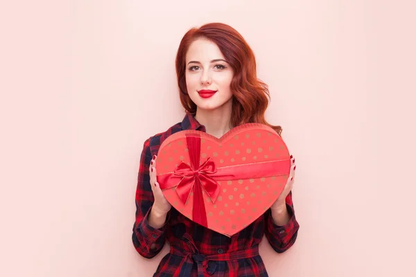 Caucasian girl with gift box — Stock Photo, Image