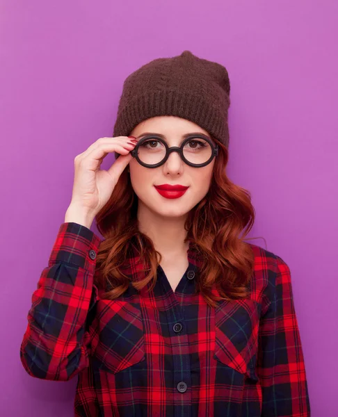 Menina ruiva em óculos — Fotografia de Stock