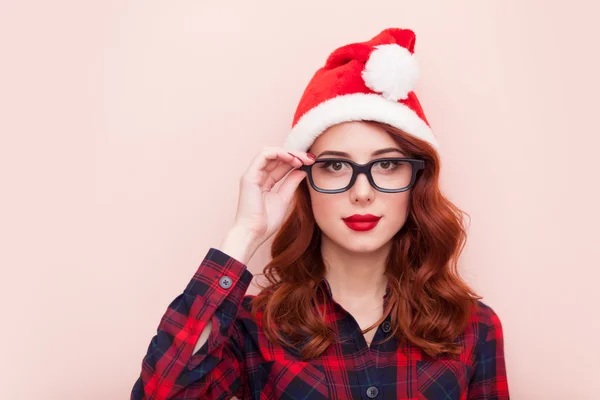 Menina em chapéu de Papai Noel — Fotografia de Stock