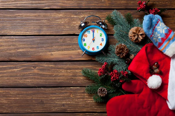 Reloj despertador y cosas de Navidad —  Fotos de Stock