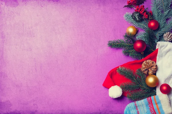 Santa Clous ubrania i Boże Narodzenie oddział — Zdjęcie stockowe