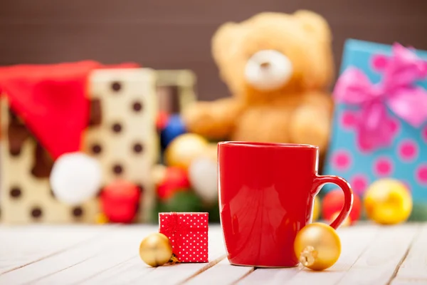 Taza de café con regalo —  Fotos de Stock